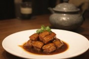 家宴中的权力与温情，当老公邀请部长来家吃饭