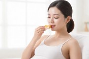 一边下奶一边吃敷视频，现代妈妈的多任务生活