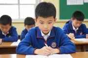 为了爬进教室抄作业