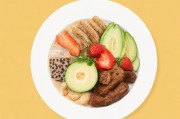 草莓、丝瓜、芭乐、鸭脖与奶茶，跨界食材的装饰艺术新解