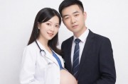 -意外相遇，怀孕六个月的苏雨晴在妇产科医院偶遇大学初恋男友程远，他是医院的产科医生，两人多年后重逢都感到意外和尴尬