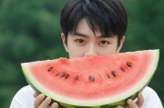 吃瓜网曝揭秘黑料热点事件，网络时代的真相与狂欢