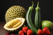 田园之味，秋葵、丝瓜、茄子、草莓、榴莲与樱桃的缤纷交响