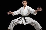 「黑土腿法娴熟」武道哲学与技艺的极致融合