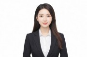 -职场困境，林悦作为公司市场部唯一的女性主管，面临来自男性同事的隐性歧视和孤立，在一次重要项目中被边缘化
