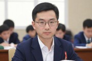 当班长没带眼镜被捏了一节课，校园纪律与尊严的考验