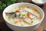 学生的妈妈8中字巴巴鱼汤饭惹人，一碗汤饭里的温情与牵挂