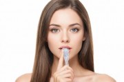 网络低俗内容泛滥，从女子扒开尿口撒尿视频看不良信息的危害与治理