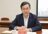 -传统教学，莫雨晴是一位教学经验丰富但方法传统的语文教师，面对学生课堂参与度低的问题感到困扰，教学评估成绩不理想