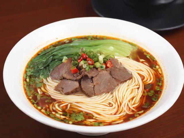 一面膜上边一面吃下边免费，现代生活的双重享受