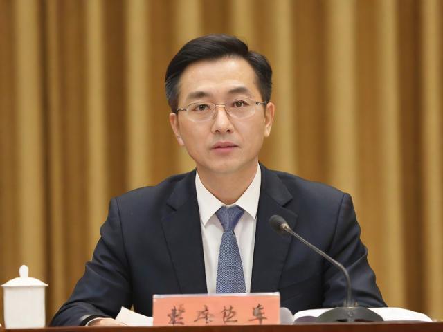 SIS001 Board评论区，网络社区中的互动与挑战