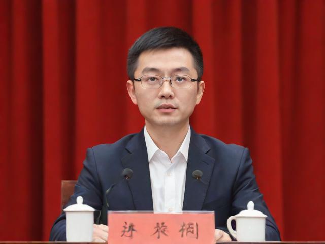 快手小英伟被砍视频事件，网络暴力的警示与反思