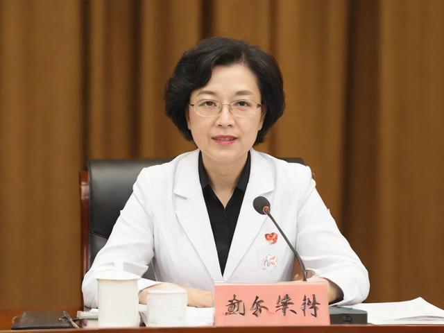 陈先梅，小巷深处的白衣守望者