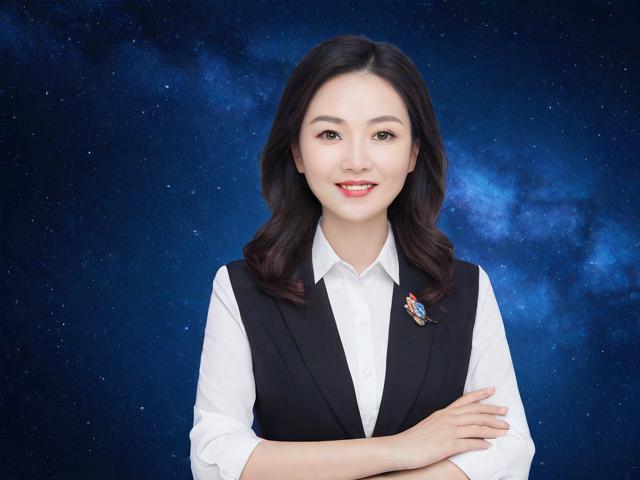 星空传媒XK8015王拉拉升职记，从职场新人到行业精英的蜕变